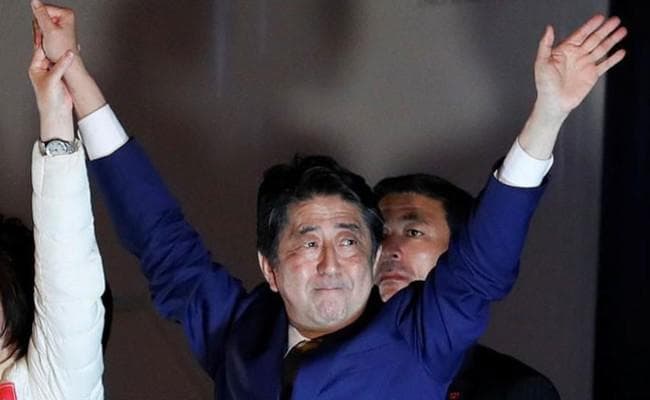 जापान में वोटिंग : संसद के उच्च सदन में PM एबे के सत्ताधारी गठबंधन को मिला बहुमत