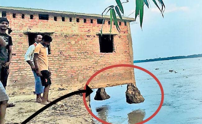 कई घर नदी में समाये, कई कटाव की जद में, आज से शुरू होगा बचाव कार्य