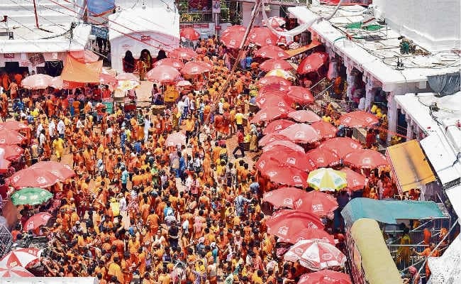 श्रावणी मेला : केसरियामय हुई बाबा अजगैवी की नगरी, रविवार को एक लाख से अधिक भक्तों ने किया जलार्पण