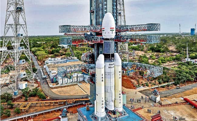 काउंटडाउन शुरू, आज चांद के अनछुए हिस्सों को जानने निकलेगा चंद्रयान