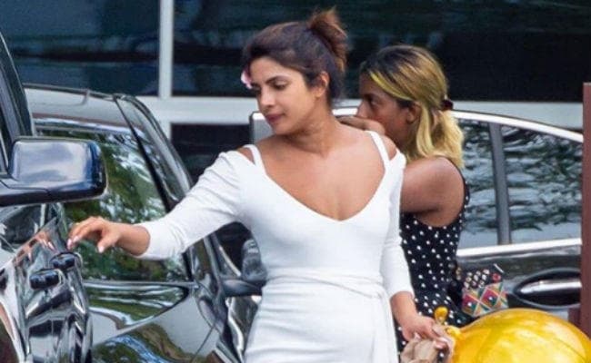 सिगरेट ही नहीं, इन 5 वजहों से भी ट्रोल हो चुकी हैं प्रियंका चोपड़ा