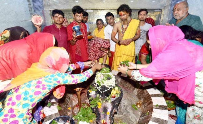 सावन की पहली सोमवारी पर शिवमय हुआ बिहार, लाखों श्रद्धालुओं ने भोलेनाथ पर जलार्पण कर चढ़ाये श्रद्धा के फूल