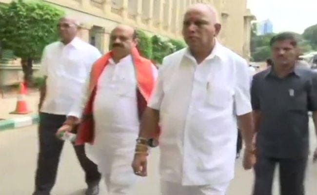 कर्नाटक संकट : भाजपा ने मुख्यमंत्री कुमारास्वामी से कहा - इस्तीफा दें और घर जायें