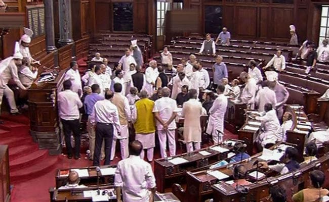 सोनभद्र हत्‍या और कर्नाटक मुद्दे पर विपक्षी सदस्यों ने राज्य सभा में किया हंगामा