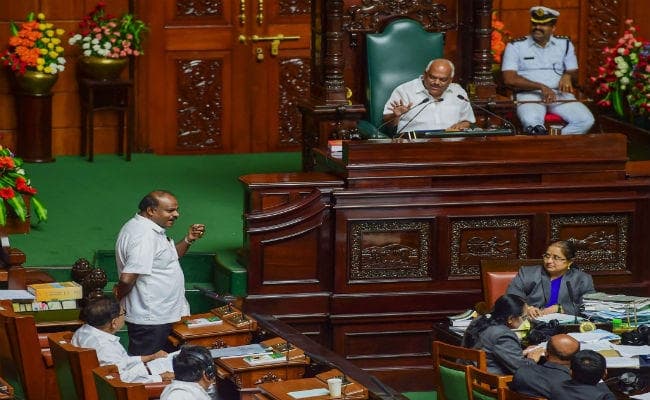 कर्नाटक संकट : नहीं हो सका फ्लोर टेस्ट, स्पीकर ने बागी विधायकों को जारी किया नोटिस