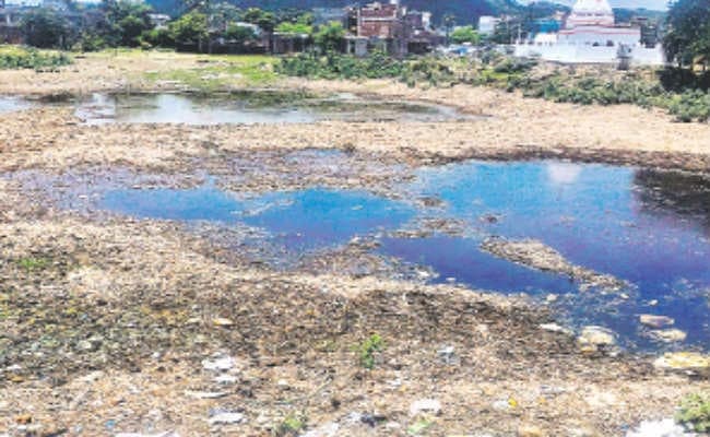 महादेव तालाब का अस्तित्व मिटाने पर तुले भू-माफिया