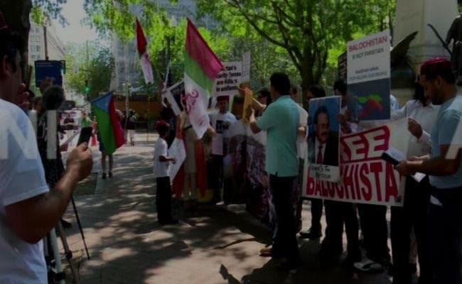 वाशिंगटन डीसी में पाक पीएम इमरान खान और आर्मी चीफ के खिलाफ प्रदर्शन, जानिए बलूचों की नाराजगी का कारण