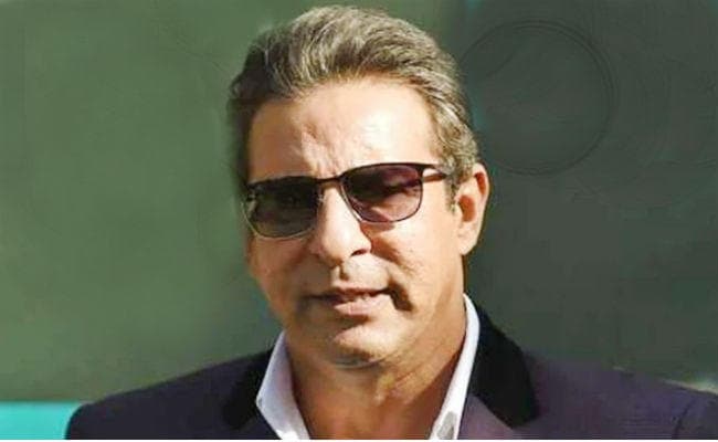 मैनचेस्‍टर एयरपोर्ट पर पाक क्रिकेटर वसीम अकरम के साथ बदसलूकी