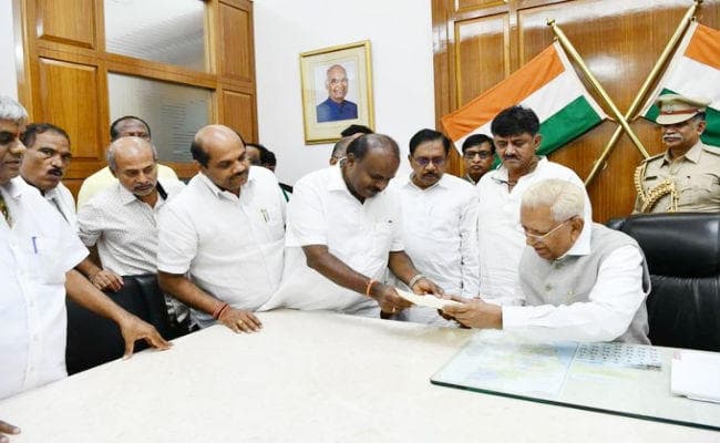 विश्वास मत हासिल करने में विफल रहने के बाद कर्नाटक के सीएम HD कुमारस्वामी ने दिया इस्तीफा