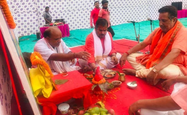 रांची : बारिश के लिए कोकरवासियों ने की इंद्र भगवान की पूजा, सुंदरकांड का हुआ पाठ