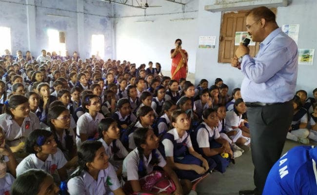 बंगाल : आकाशीय बिजली गिरने से मौत में इजाफा, पिछले वर्ष बंगाल के 300 लोगों की हुई मौत