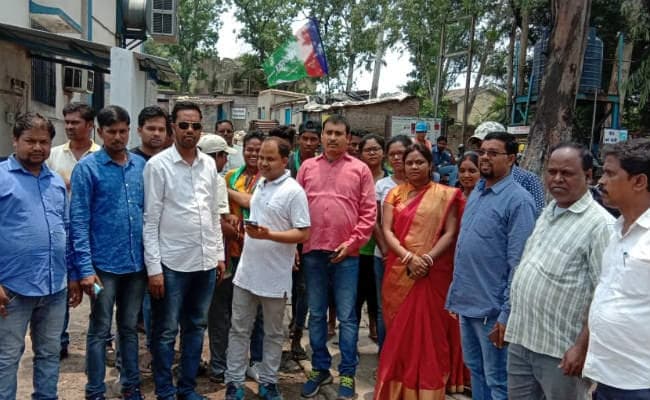 बोकारो : आजसू पार्टी ने क्वायरी एसीडी का काम बाधित किया, आश्वासन के बाद आंदोलन स्थगित