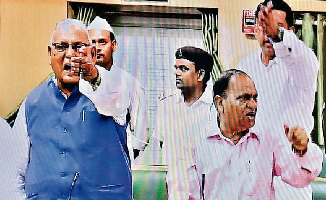 विधानसभा सत्र दूसरा दिन : ....जब स्वास्थ्य मंत्री चंद्रवंशी ने कहा, घूस लेने का आरोप साबित करें, दे दूंगा इस्तीफा