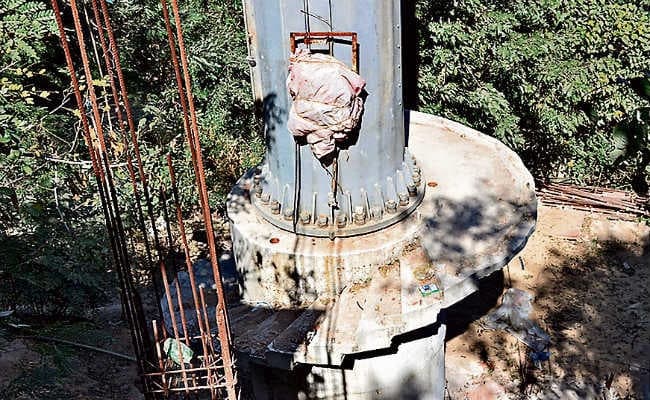 रांची : फ्लैग पोस्ट लगाने की जिद ने पहाड़ी को बर्बाद कर दिया, नहीं चेते, तो समाप्त हो जायेगा पहाड़ी का अस्तित्व