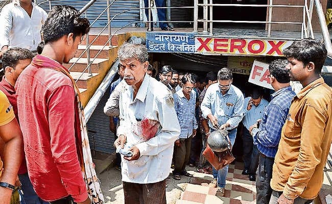 रांची : स्कूटी पर पति के साथ जा रही थी महिला बैंककर्मी निगम के ट्रक ने ओवरटेक के दौरान कुचला, हुई मौत