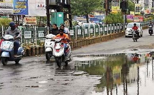 पटना : हल्की बारिश से बढ़ी ऊमस