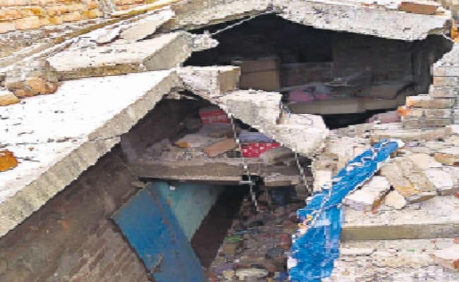 सिलिंडर विस्फोट में उड़ गया घर, महिला की मौत