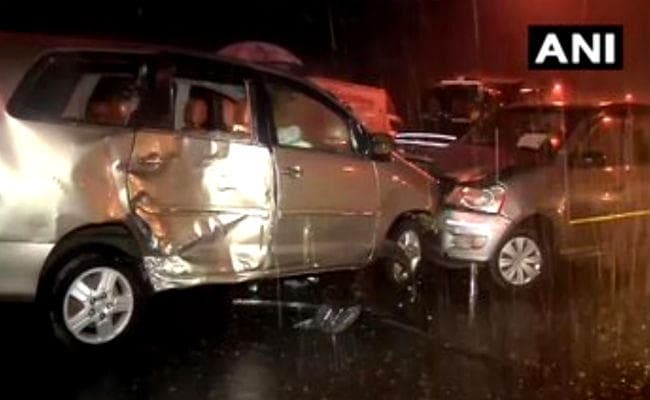 महाराष्ट्र: भारी बारिश के बीच आपस में टकराई तीन कारें, 8 लोग गंभीर रूप से घायल