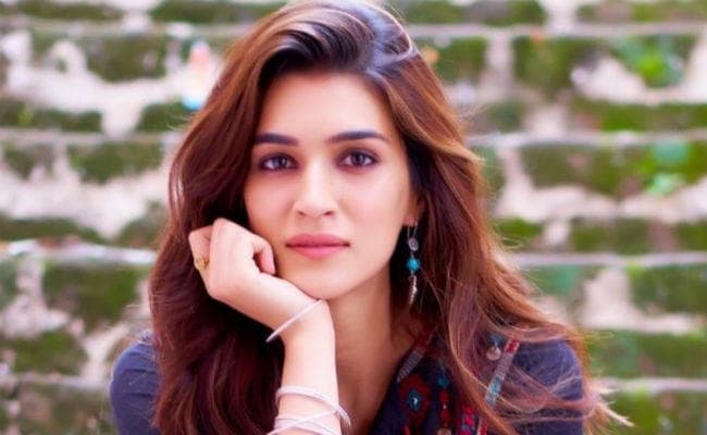 Exclusive Interview : बोलीं कृति सेनन - आउटसाइडर वाली फीलिंग पूरी तरह से खत्म नहीं हुई है