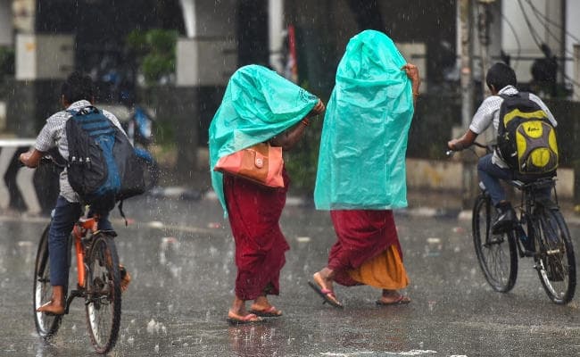 मौसम विभाग ने एक घंटे में जारी की दो-दो बुलेटिन, इन जिलों में बारिश और वज्रपात की चेतावनी