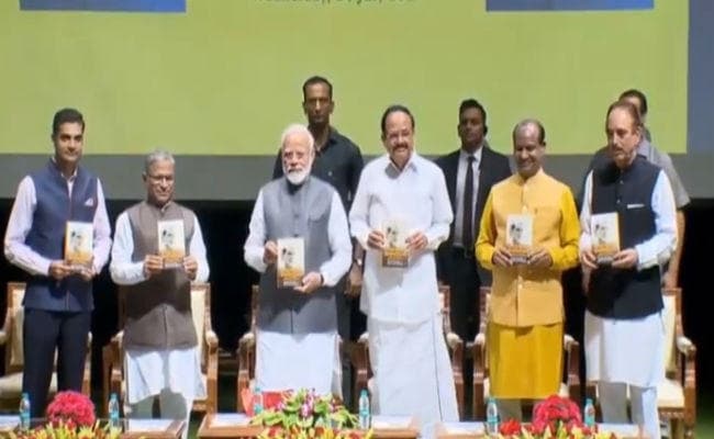 प्रधानमंत्री मोदी ने पूर्व पीएम चंद्रशेखर पर लिखी हरिवंश की किताब का विमोचन किया