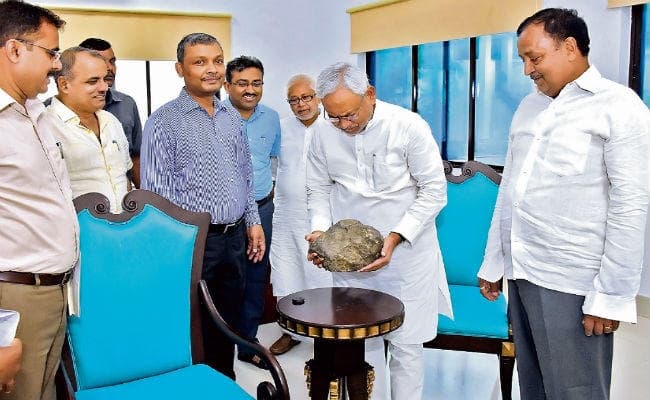 पटना : म्यूजियम में लोग देख पायेंगे मधुबनी में गिरा उल्का पिंड