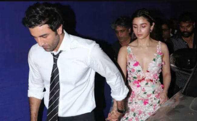 आलिया-रणबीर की शादी की खबरों पर मुकेश भट्ट ने तोड़ी चुप्‍पी