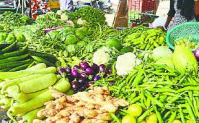 Rising Prices of  Vegetable : क्या खाएगा गरीब! लौकी 60,बैंगन 80,  दाल 100, टेंशन में आईं गृहिणियां