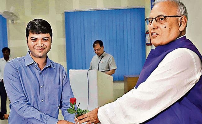 रांची : सुपर स्पेशियलिटी के नये डॉक्टरों से मिले स्वास्थ्य मंत्री, कहा रिम्स में होगा कैंसर का इलाज, सर्जरी भी होगी