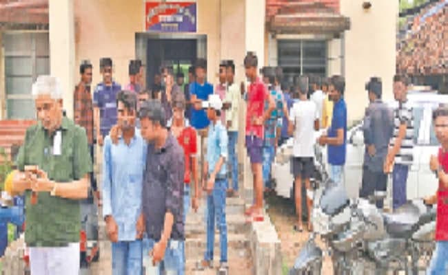 असामाजिक तत्वों ने काटा बवाल विद्यार्थियों को पीटा, धमकी भी दी