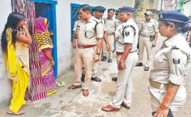 रेडलाइट इलाके में छापा, कई घरों में तलाशी