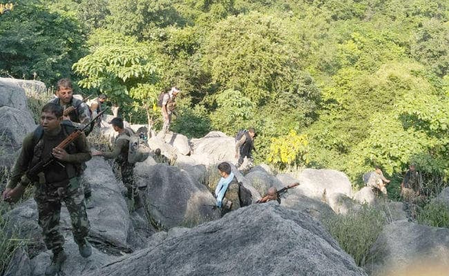 औरंगाबाद में पुलिस और नक्सलियों के बीच मुठभेड़, 500 राउंड हुई फायरिंग, चार नक्सली ढेर, AK 47 समेत सात हथियार बरामद