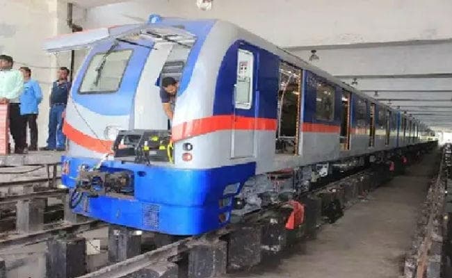 कोलकाता : पहली बार नदी के नीचे चलेगी ट्रेन, रेल मंत्री ने कहा- शीघ्र ही यात्रियों के लिए शुरू होगी रेल सेवा
