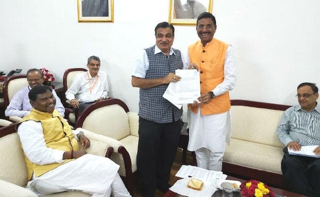 झारखंड के भाजपा सांसदों ने केंद्रीय सड़क परिवहन मंत्री नितिन गड़करी से की मुलाकात