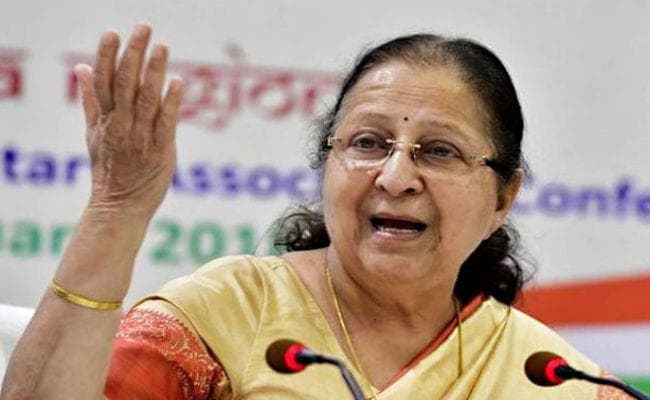 आजम खान खुद सोचें कि वह सांसद कहलाने के लायक हैं या नहीं : सुमित्रा महाजन