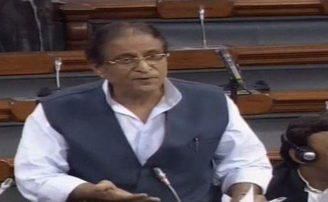 #AzamKhan का संसद में विवादित बयान पर Twitter पर मचा बवाल, जानिये...