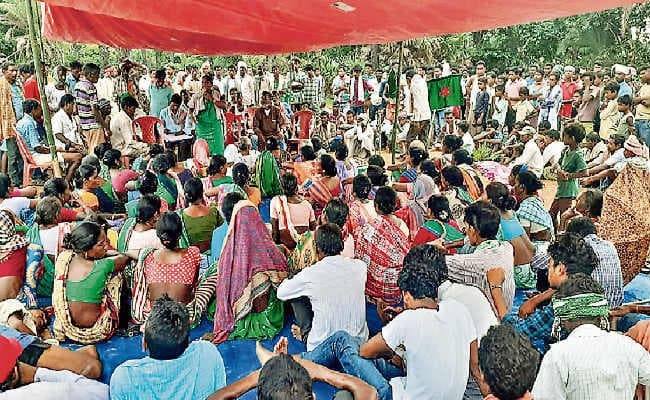 दुमका : दिसोम मांझी की बैठक में चले तीर चार जख्मी, इलाके में तनाव