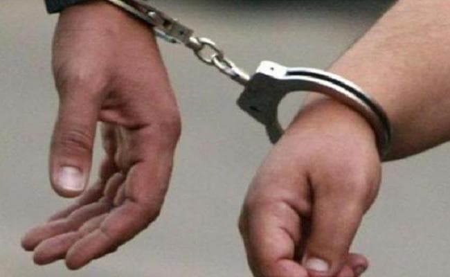 कॉलेज शिक्षक की पिटाई मामले में दो गिरफ्तार