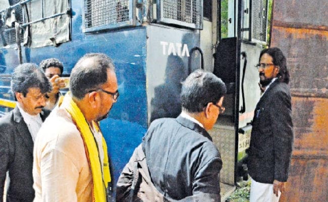 विधायक प्रदीप यादव ने किया सरेंडर, गये जेल