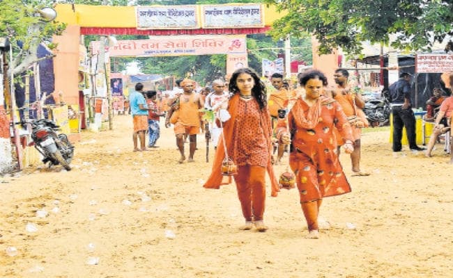 तेज हो जाती है कांवर में सजे घुंघरू के रूनझुन की आवाज