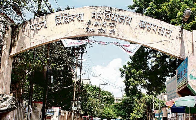 पटना : महिला डॉक्टरों के मेकअप में आने पर रोक पुरुष डॉक्टर भी नहीं रख सकेंगे लंबी दाढ़ी