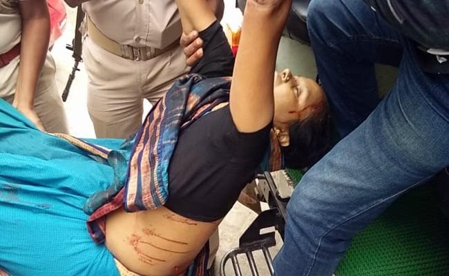 झारखंड : जमशेदपुर में इंस्पेक्टर ने पत्नी, चचेरे साले और सास को मारी गोली, एक की मौत