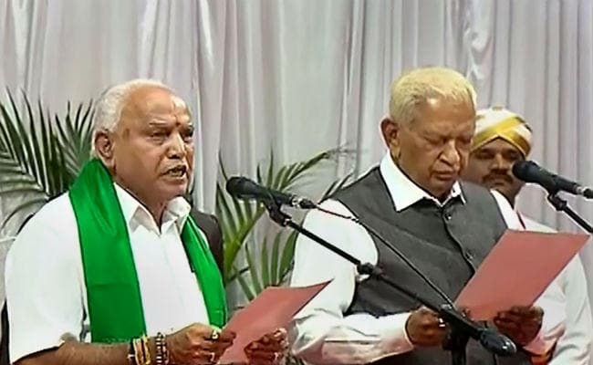 कर्नाटक : येदियुरप्पा ने चौथी बार ली मुख्यमंत्री पद की शपथ, 29 को रखेंगे विश्वास प्रस्ताव