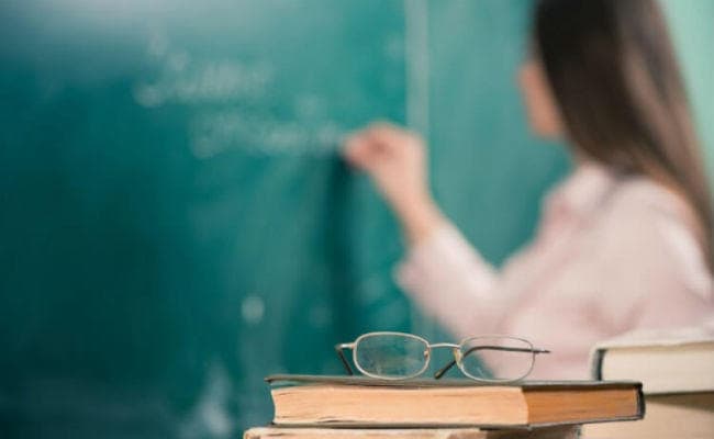 बच्चे हिंदी माध्यम के, शिक्षक बांग्ला के