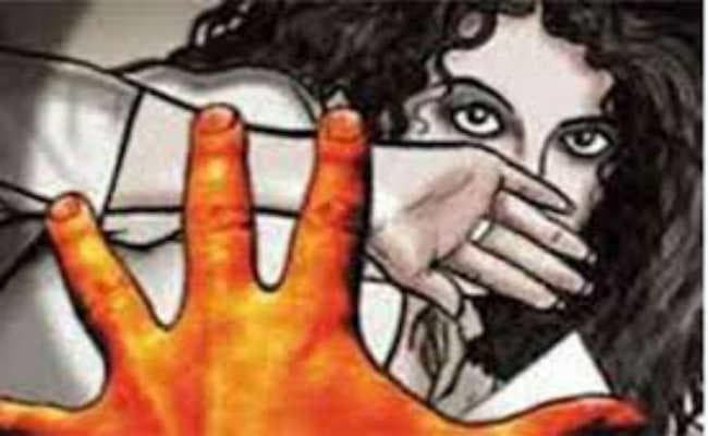 नाबालिग को डरा-धमका कर दुष्कर्म, टेंपो चालक के खिलाफ मामला दर्ज