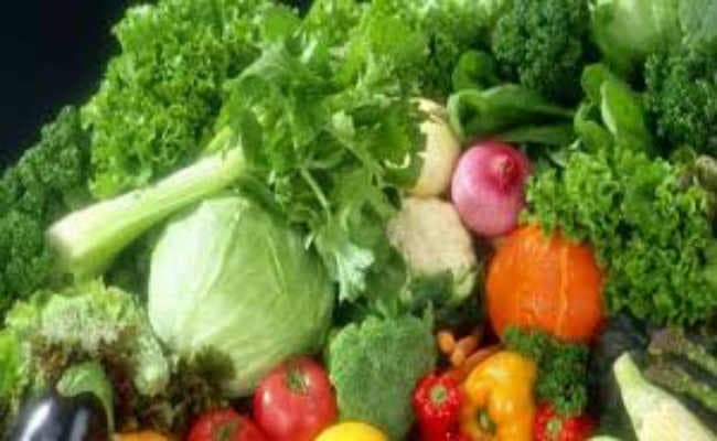 सावन माह में हरी सब्जियों की कीमतों में लगी आग, चिकन, मछली और मटन की मांग कम हो गयी है