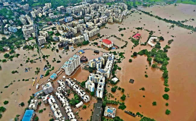 बारिश से बेहाल महाराष्ट्र, कई इलाकों में बाढ़ जैसे हालात, कई राज्यों में हाई अलर्ट