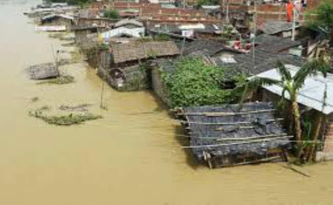बाढ़ के जमा पानी में डूबने से बच्ची समेत चार की मौत