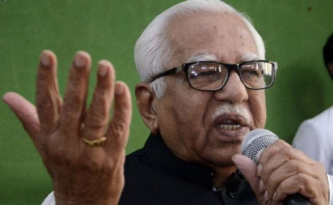 ''रूढ़ि'' तोड़कर नये राज्यपाल के शपथग्रहण समारोह में शामिल होंगे नाईक