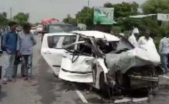 उन्नाव गैंगरेप पीड़िता के वाहन को ट्रक ने मारी टक्कर, हालत नाजुक